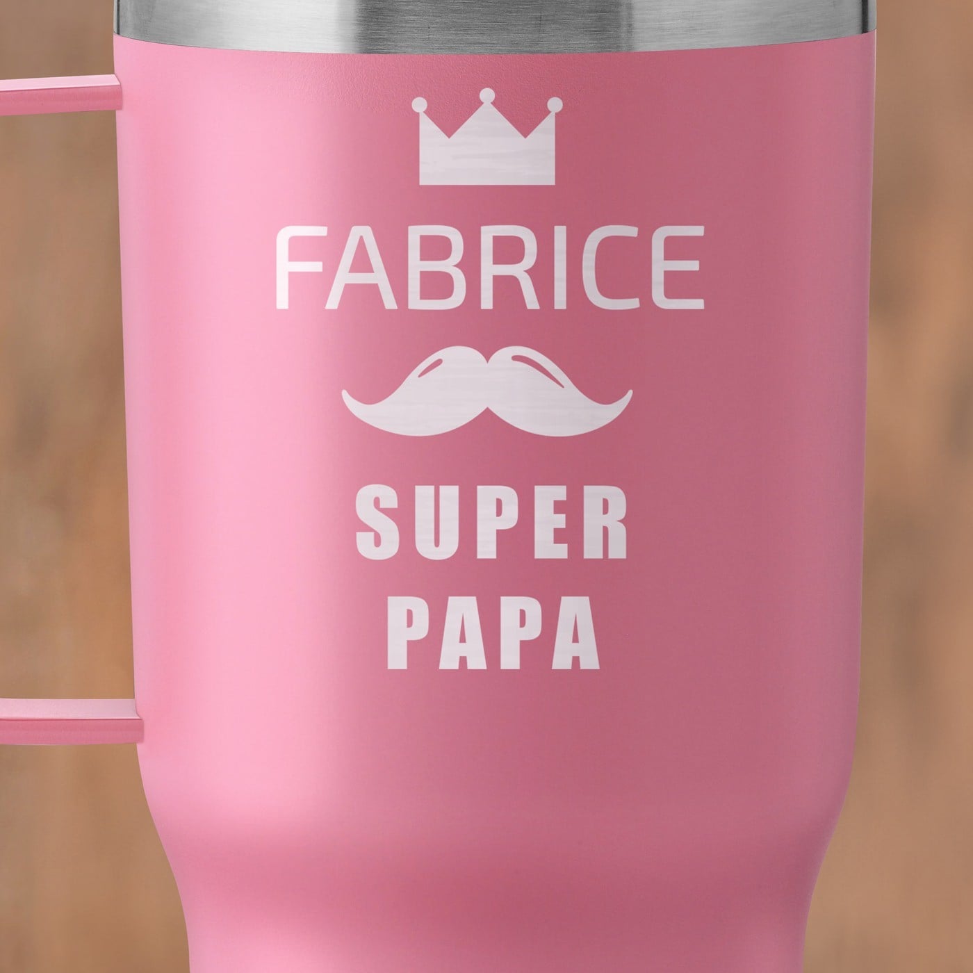 Rosa Isolierbecher mit transparentem Deckel und Gravur für Ihren Papa zum Ehrentag
