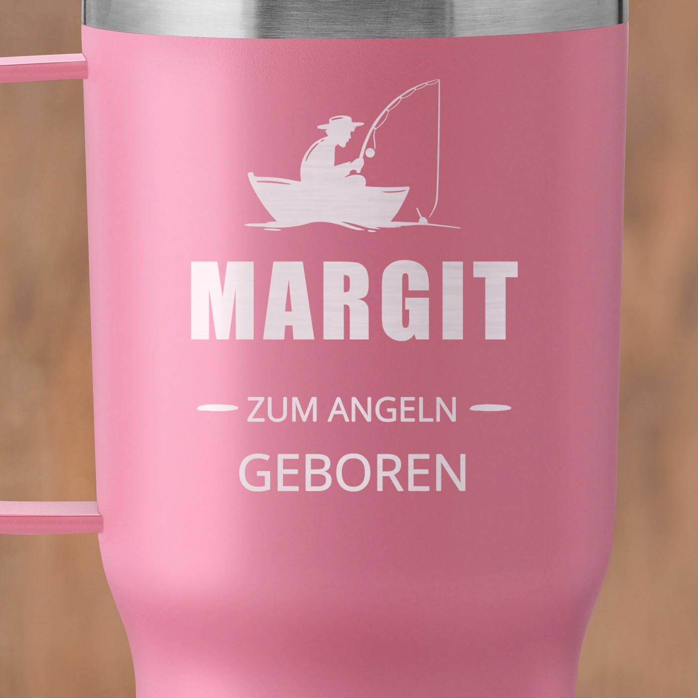 Rosa Isolierbecher mit transparentem Deckel und Gravur für eine Anglerin