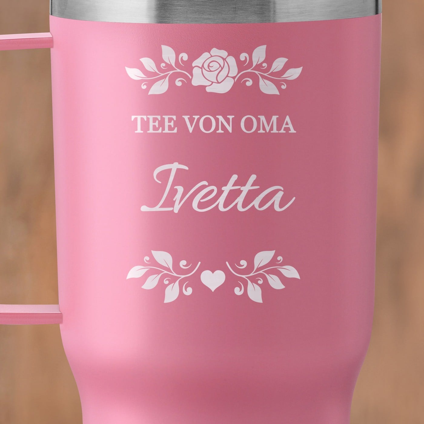 Rosa Isolierbecher mit transparentem Deckel und Gravur für Ihre Großmutti