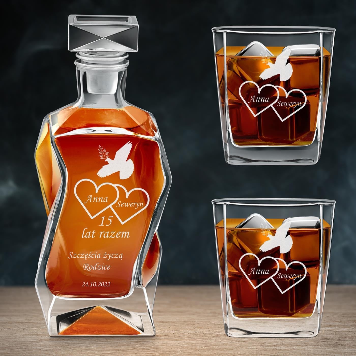 Moderne Whisky Karaffe mit 2 Gläsern und Gravur für ein Paar zum 15. Hochzeitstag