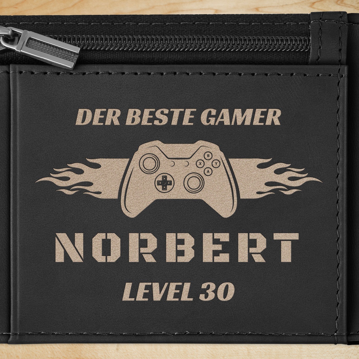 Herren Geldbeutel aus Leder mit Gravur Schwarz für einen Gamer zum 30. Geburtstag