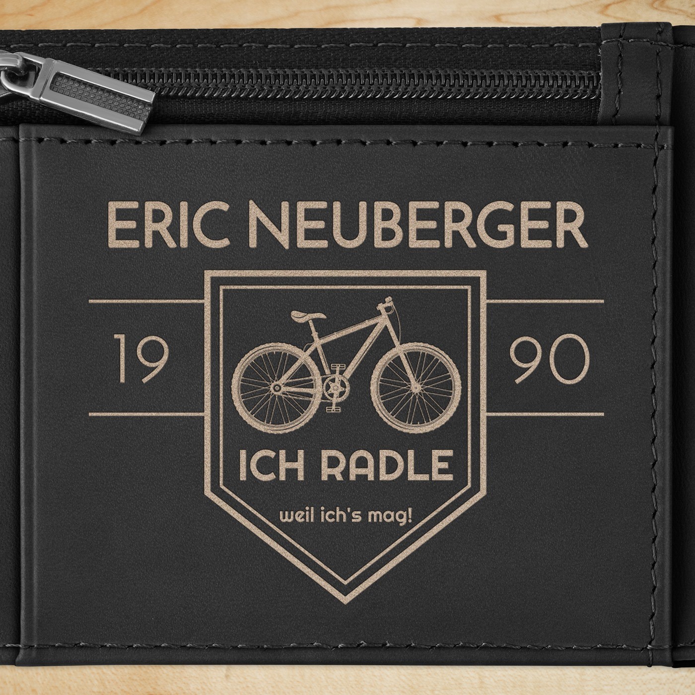Herren Geldbeutel aus Leder mit Gravur Schwarz für einen Fahrradfahrer zum Ehrentag