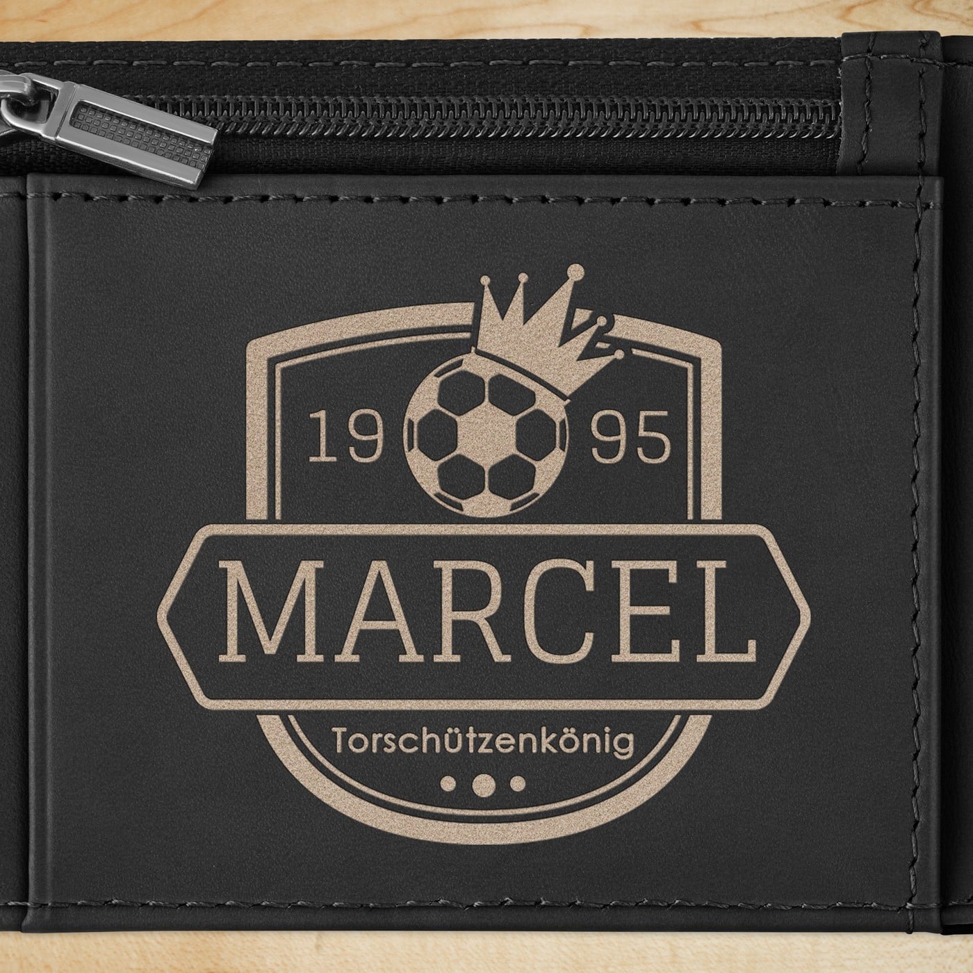 Herren Geldbeutel aus Leder mit Gravur Schwarz für einen Fußballspieler Fußballfan zum Geburtstag