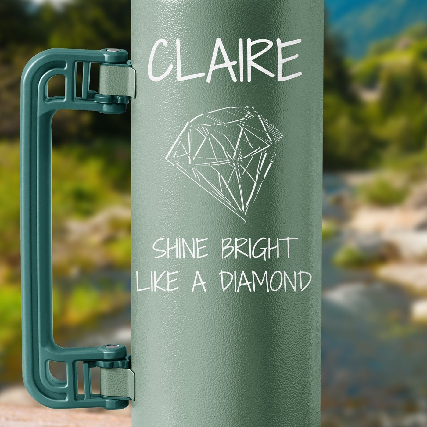 Grüne Thermosflasche mit Gravur und Trinkbecher für sie zum Ehrentag