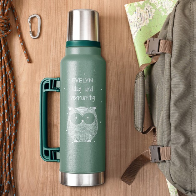 Grüne Thermosflasche mit Gravur und Trinkbecher für ein Mädchen zum Ehrentag