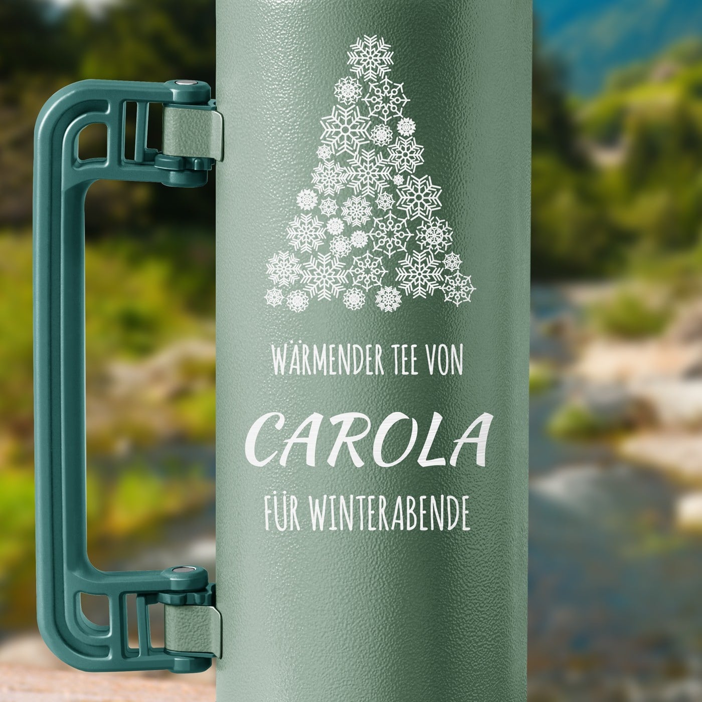 Grüne Thermosflasche mit Gravur und Trinkbecher für sie zum Weihnachtsfest
