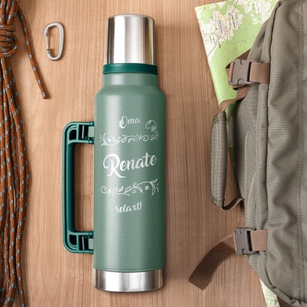 Grüne Thermosflasche mit Gravur und Trinkbecher für Ihre Großmutter zum Ehrentag Omatag