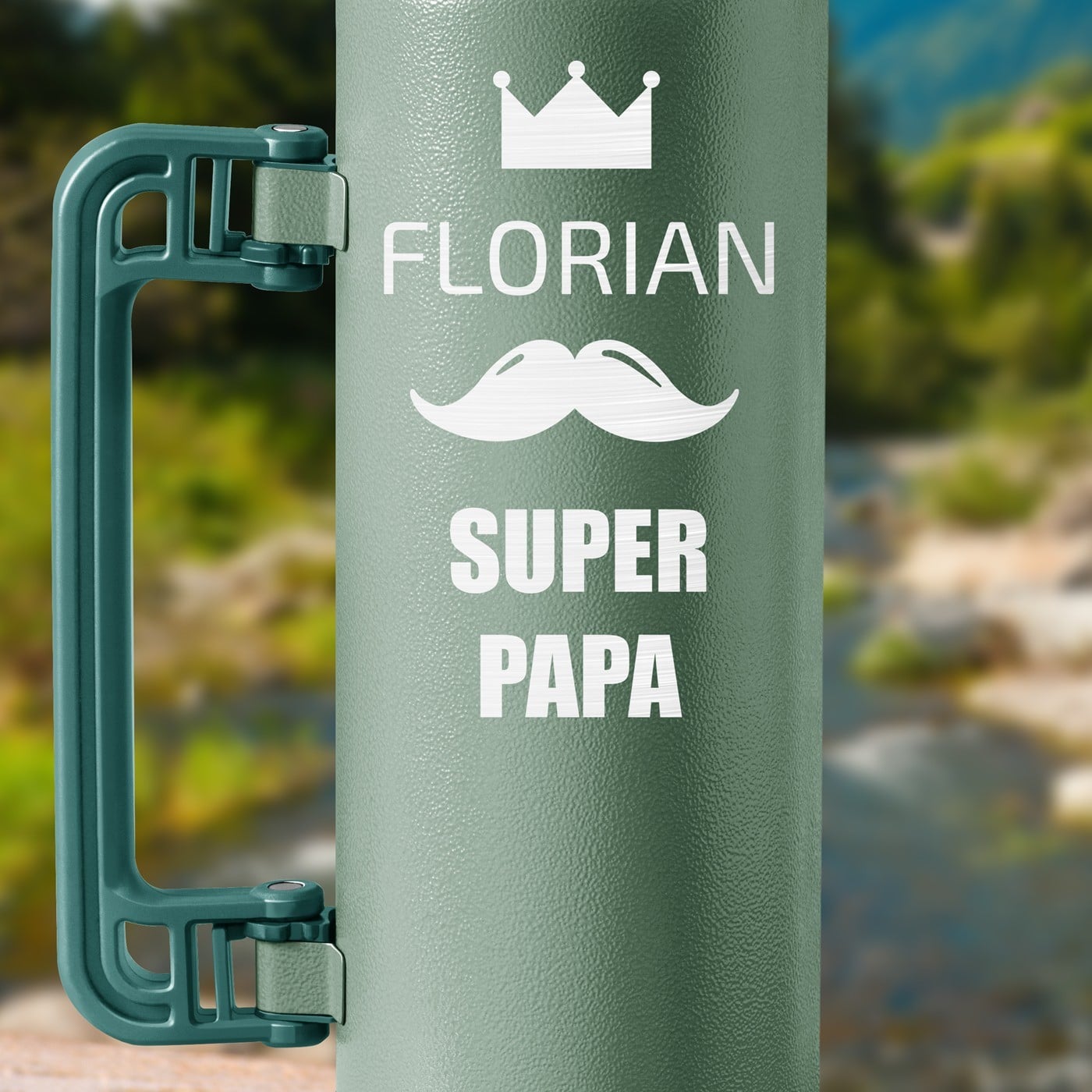 Grüne Thermosflasche mit Gravur und Trinkbecher für Ihren Vater zum Vatertag