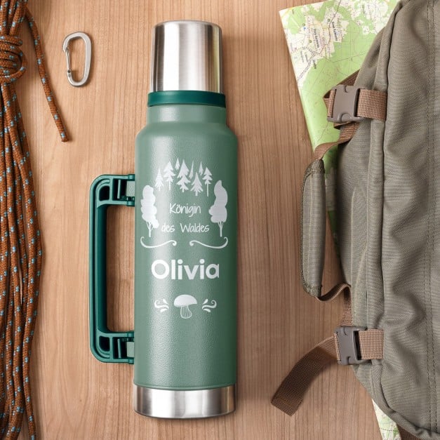 Grüne Thermosflasche mit Gravur und Trinkbecher für eine Pilzsammlerin Waldliebhaberin zum Ehrentag