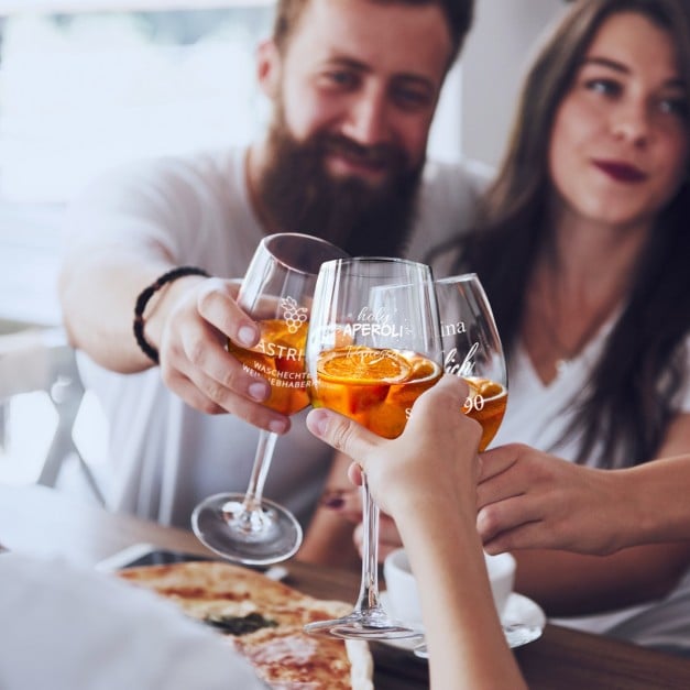 Aperolglas mit Gravur für eine Schwester zum Geburtstag