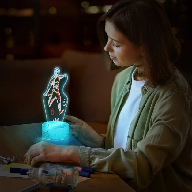Nachtlicht mit buntem Aufdruck und LED-Sockel für einen Fußballer Fußballfan zum Geburtstag