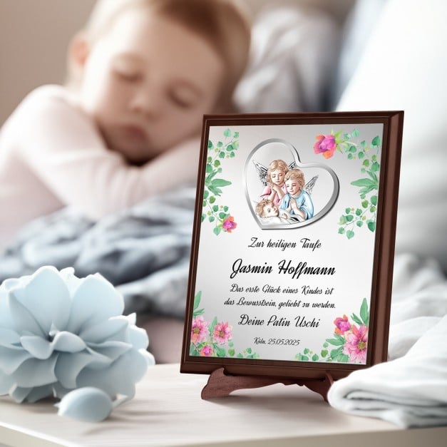 Personalisierte Holztafel mit Aufdruck für ein Mädchen zur Taufe