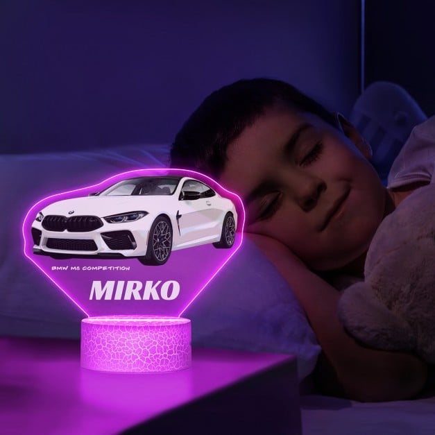Nachtlicht mit buntem Aufdruck und LED-Sockel für einen Autofahrer Motorsportfan