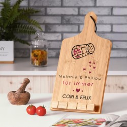 Buchständer in Form eines Küchenbretts mit Aufdruck für ein Paar zur Eheschließung