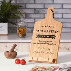 Buchständer in Form eines Küchenbretts mit Aufdruck für Ihren Papa