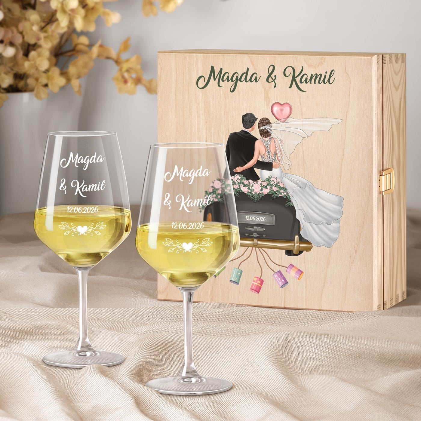 2er Weingläser Set in Holzbox mit Gravur für ein junges Brautpaar zur Hochzeit