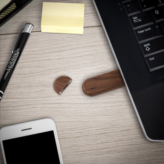 Hölzerner USB-Stick mit Gravur 64 GB für ihn