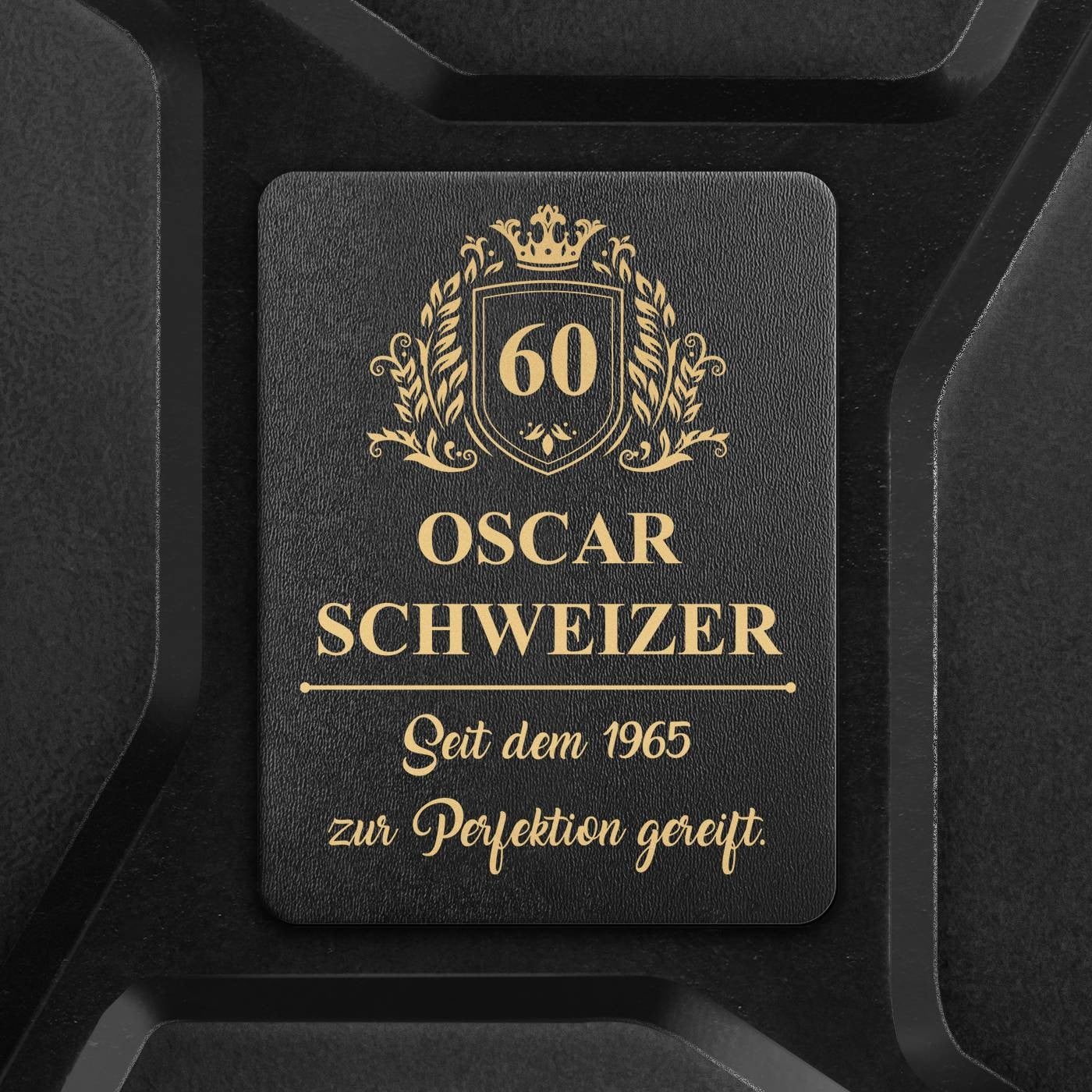 Schwarzer Minibar-Kanister mit Ausrüstung und Gravur für Ihren Papa zum 60. Geburtstag