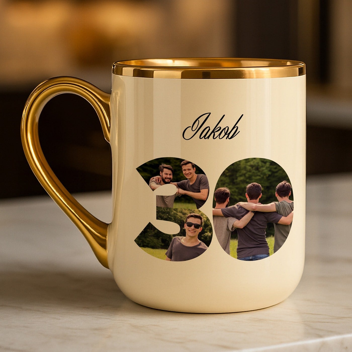 Kaffeebecher mit Goldakzenten und Foto für ihn zum 30. Geburtstag