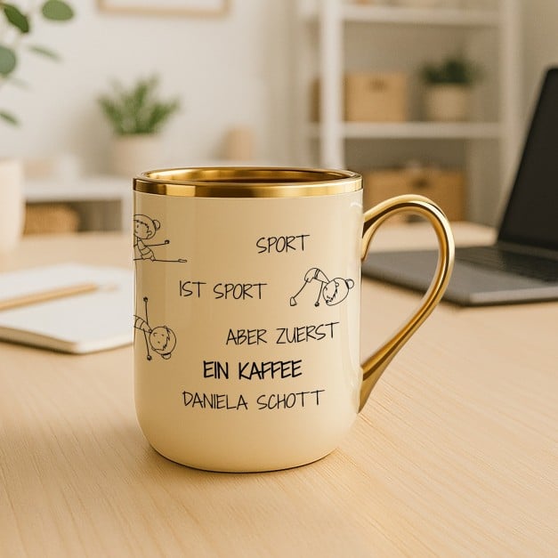 Kaffeebecher mit Goldakzenten und Aufdruck für eine Fitnesstrainerin