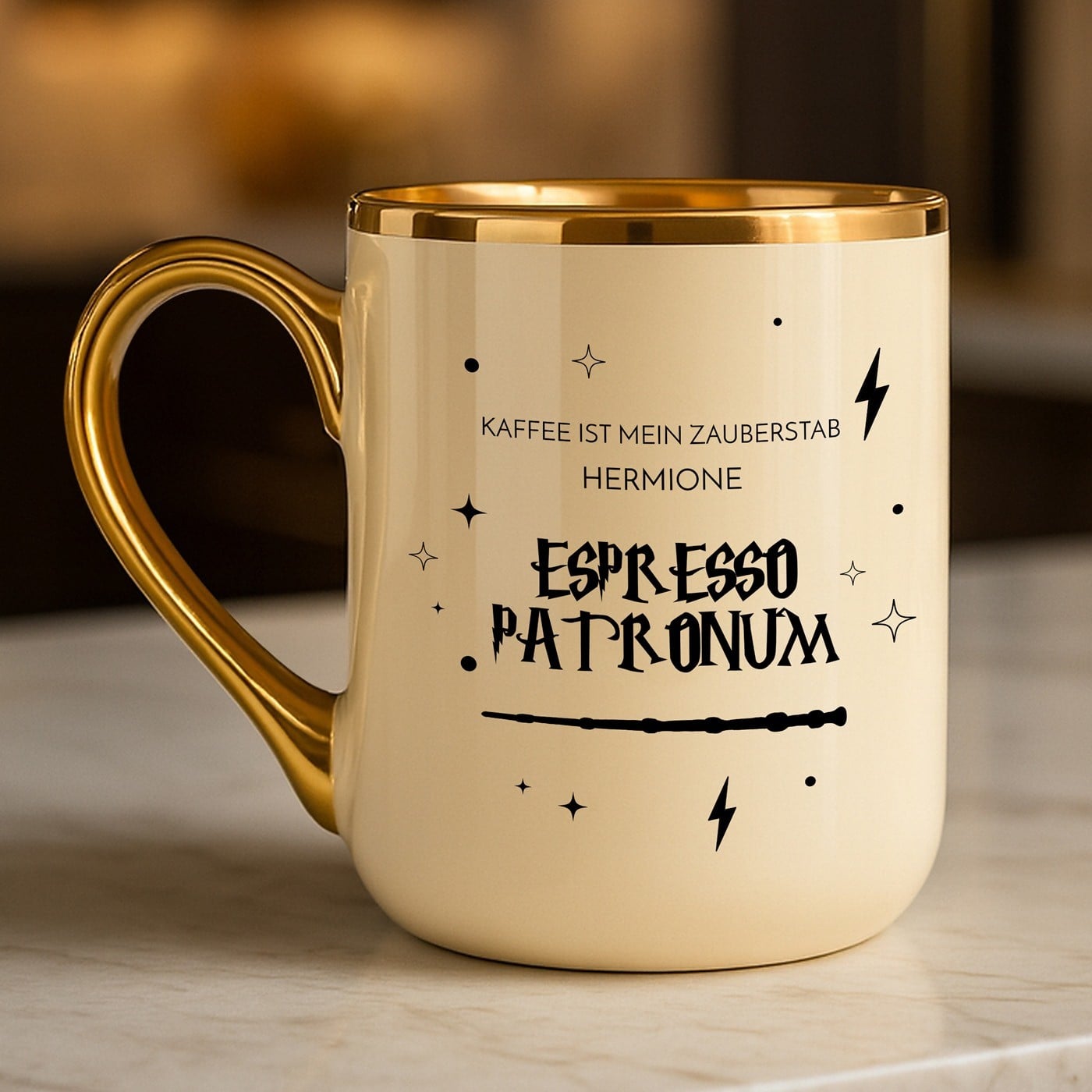 Kaffeebecher mit Goldakzenten und Aufdruck für eine Kaffee-Genießerin, Harry Potter Fan zum Geburtstag