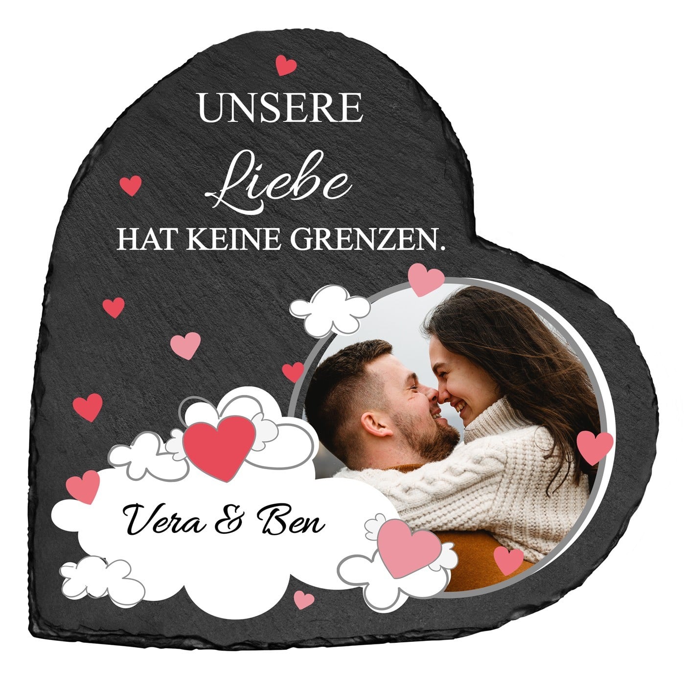 Herzförmige Schieferplatte mit Aufdruck für ein Liebespaar zum Jahrestag