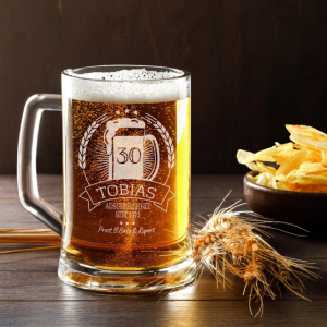Bierkrug aus Glas mit Gravur für ihn zum Geburtstag